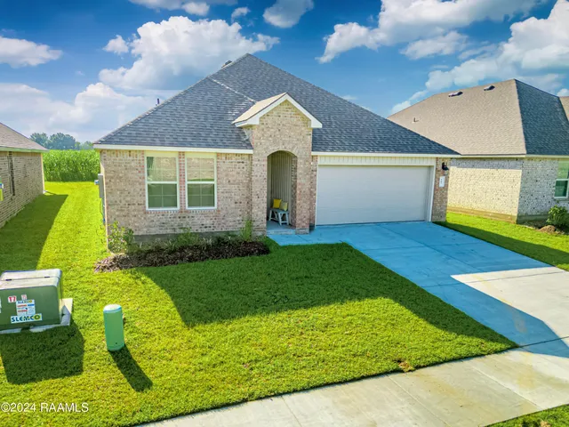 $4,500 | 407 Broussard Hl Drive, Broussard, LA 70518