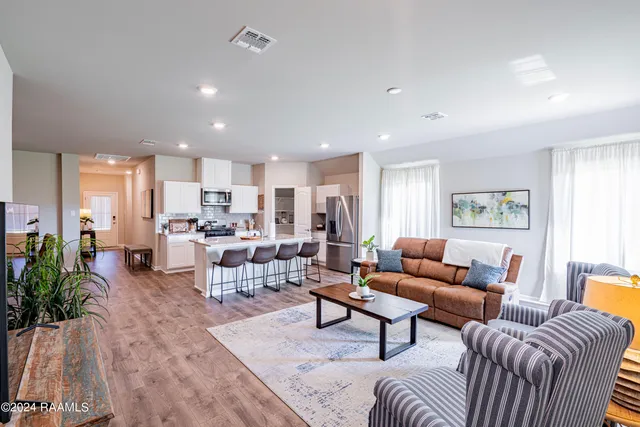 $4,500 | 407 Broussard Hl Drive, Broussard, LA 70518