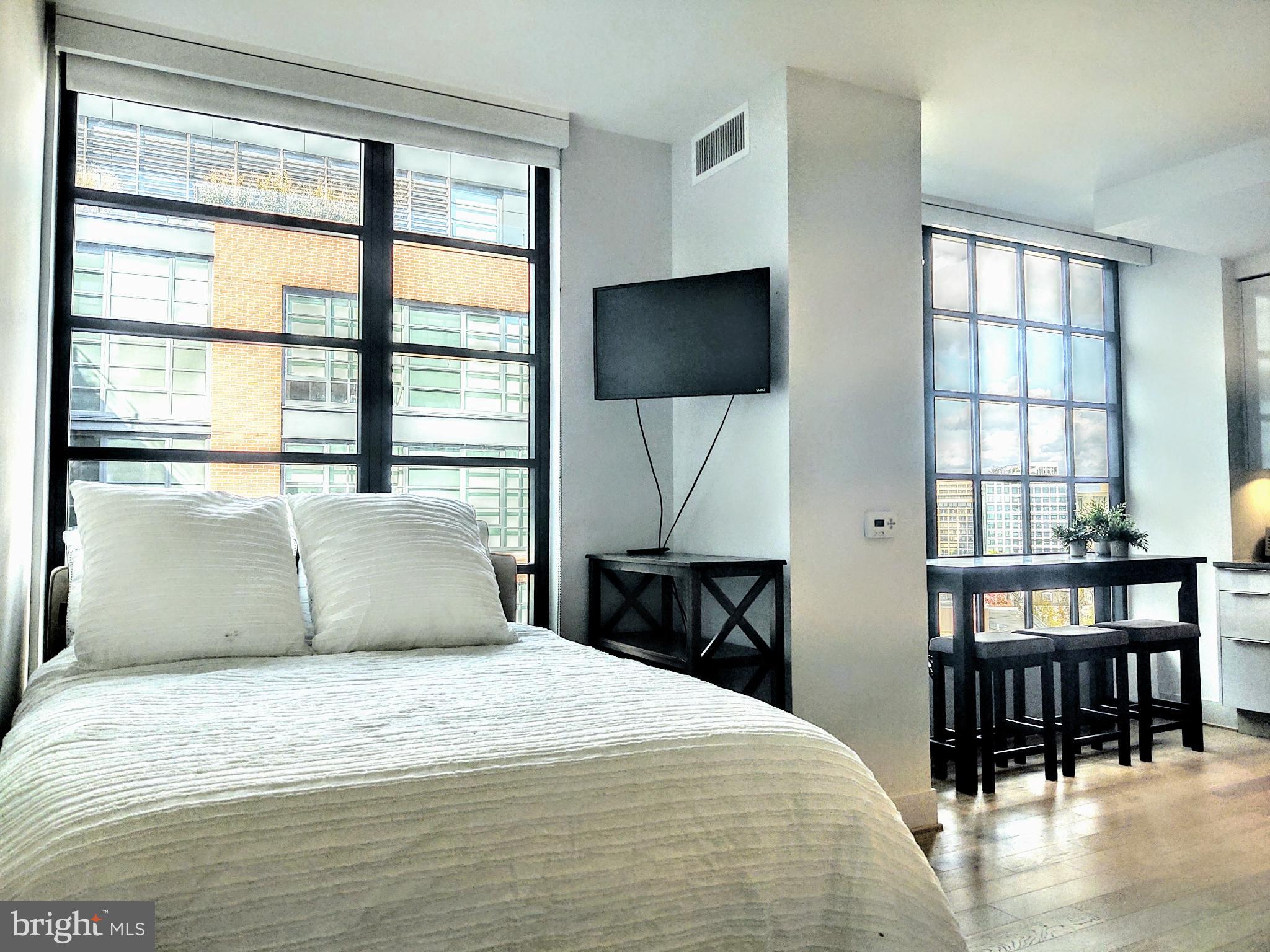 45 Sutton Square Southwest, Unit 1112 Washington, DC 20024 - Photo 13 of 46 Great flow.