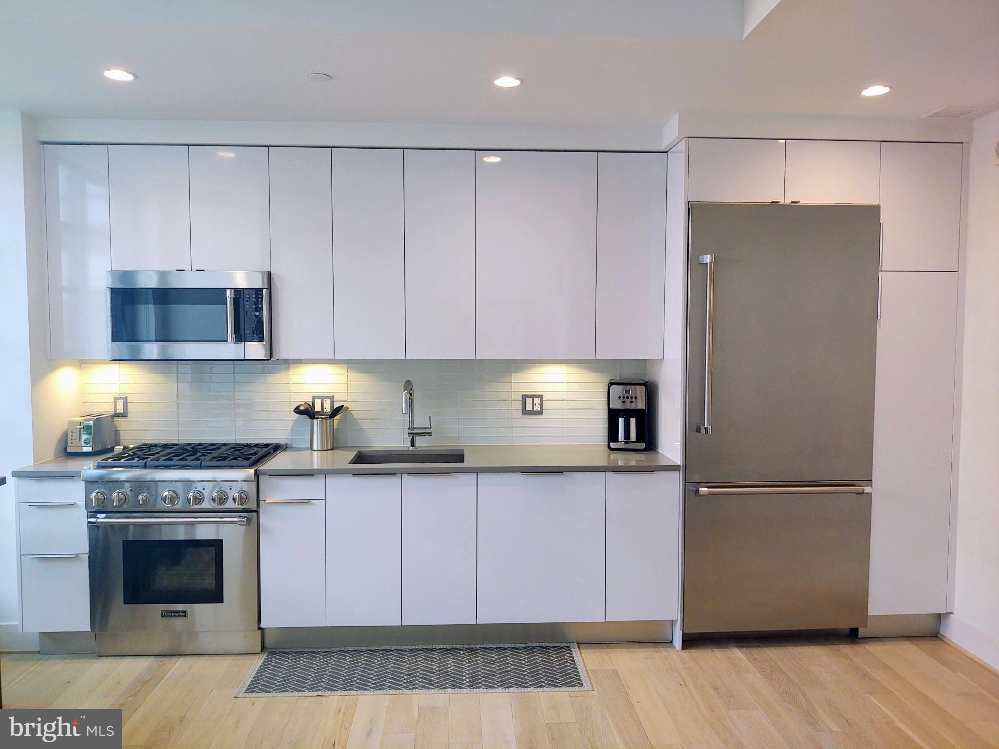 45 Sutton Square Southwest, Unit 1112 Washington, DC 20024 - Photo 7 of 46 Porcelanosa cabinets, Quartz, & Thermador