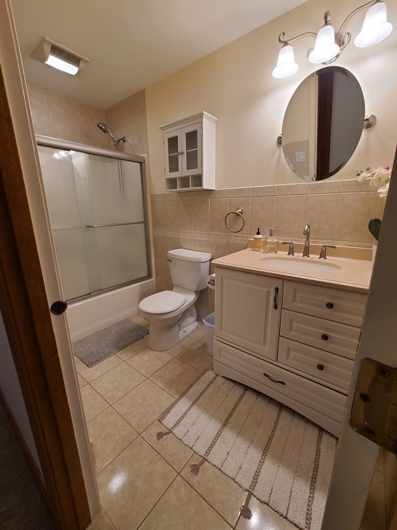 103 Burbank Road Sutton, MA 01590 - Photo 25 of 36 a bathroom with a sink mirror and toilet