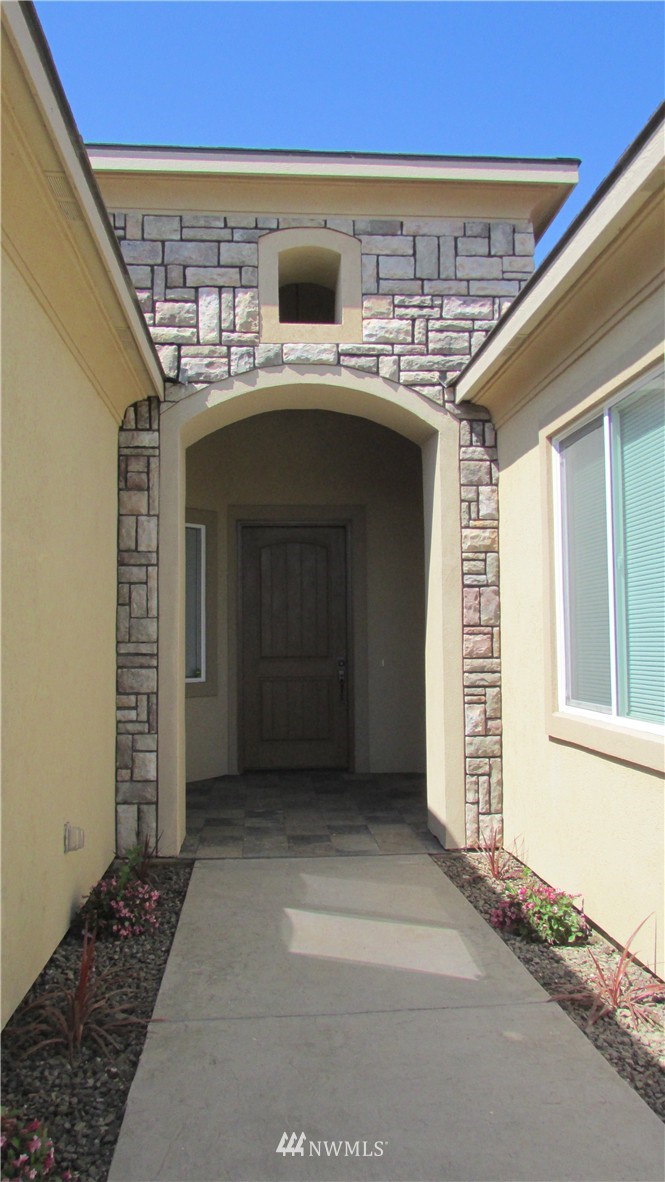 3008 Valley Road Northeast Moses Lake, WA 98837 - Photo 2 of 25 Gallery Image 2