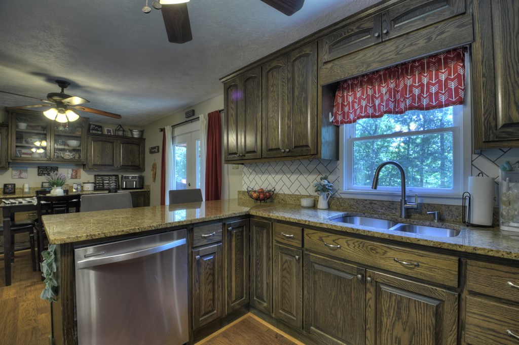 611 Davis Road Blue Ridge, GA 30513 - Photo 6 of 35