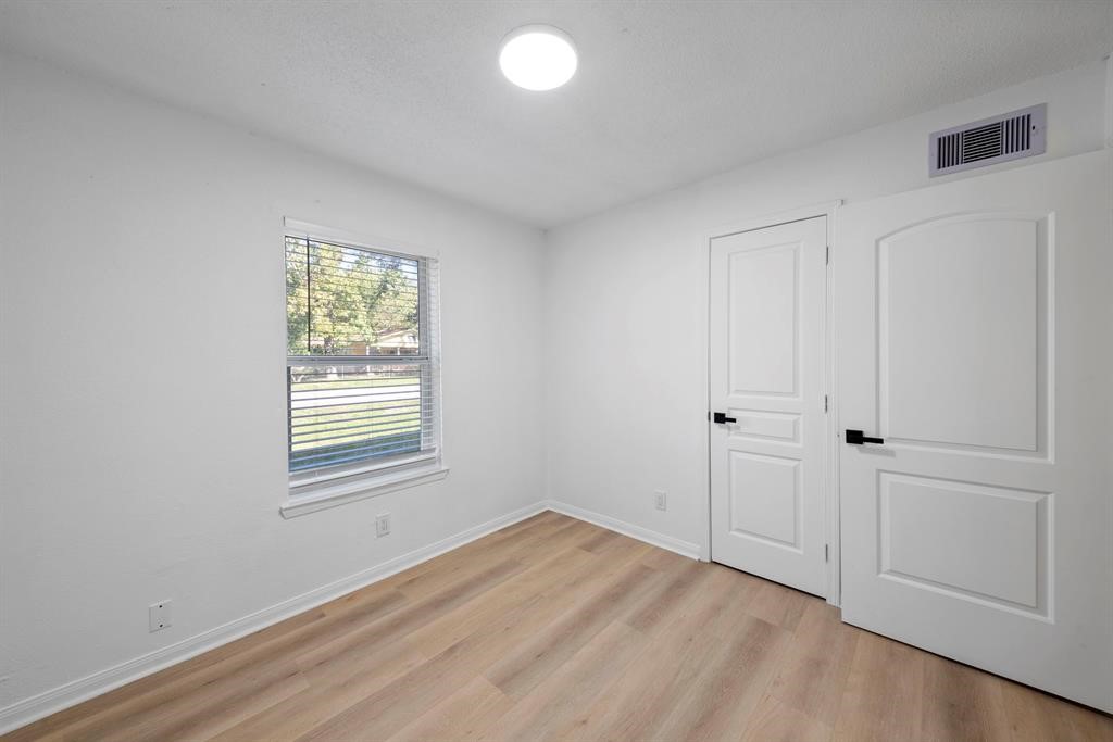700 Lyle W Avenue, Unit B Cleveland, TX 77327 - Photo 4 of 11