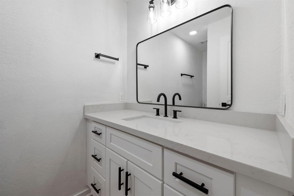700 Lyle W Avenue, Unit B Cleveland, TX 77327 - Photo 10 of 11