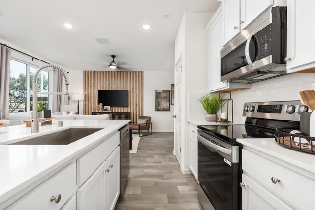 $399,990 | 6589 East Clingstone Drive, Fresno, CA 93727