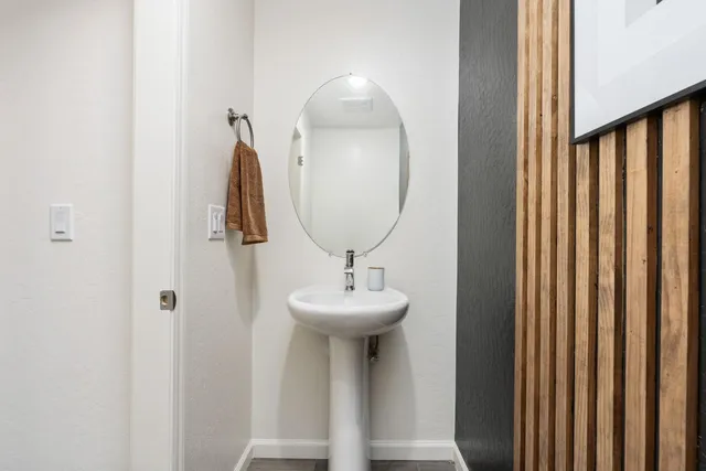 $399,990 | 6589 East Clingstone Drive, Fresno, CA 93727