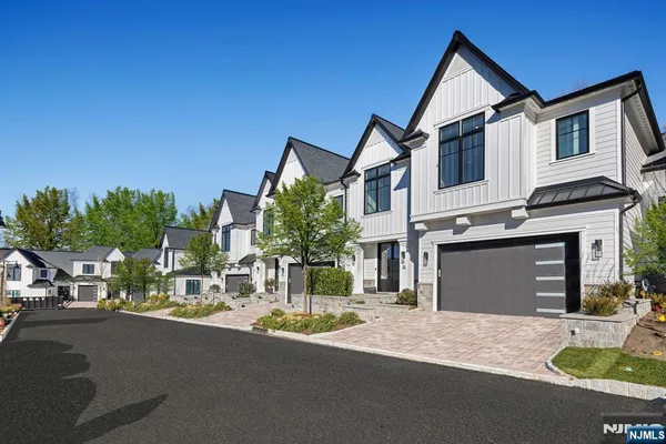 $3,295,000 | 11 Stonebridge Court, Denville, NJ 07834