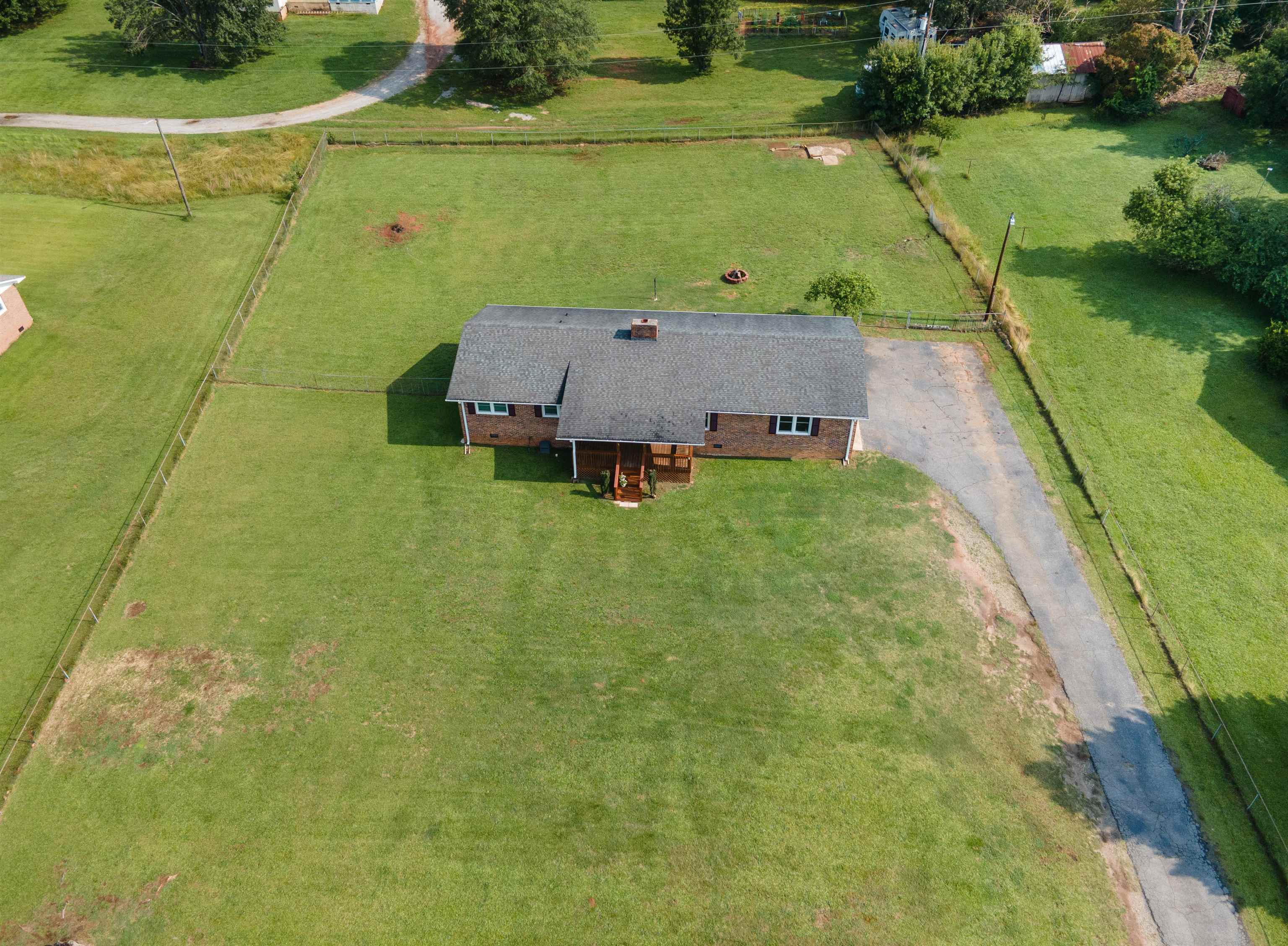 320 Edwards Store Road Inman, SC 29349 - Photo 3 of 34