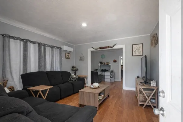$1,450 | 201 South Cleveland Street, Dayton, TX 77535