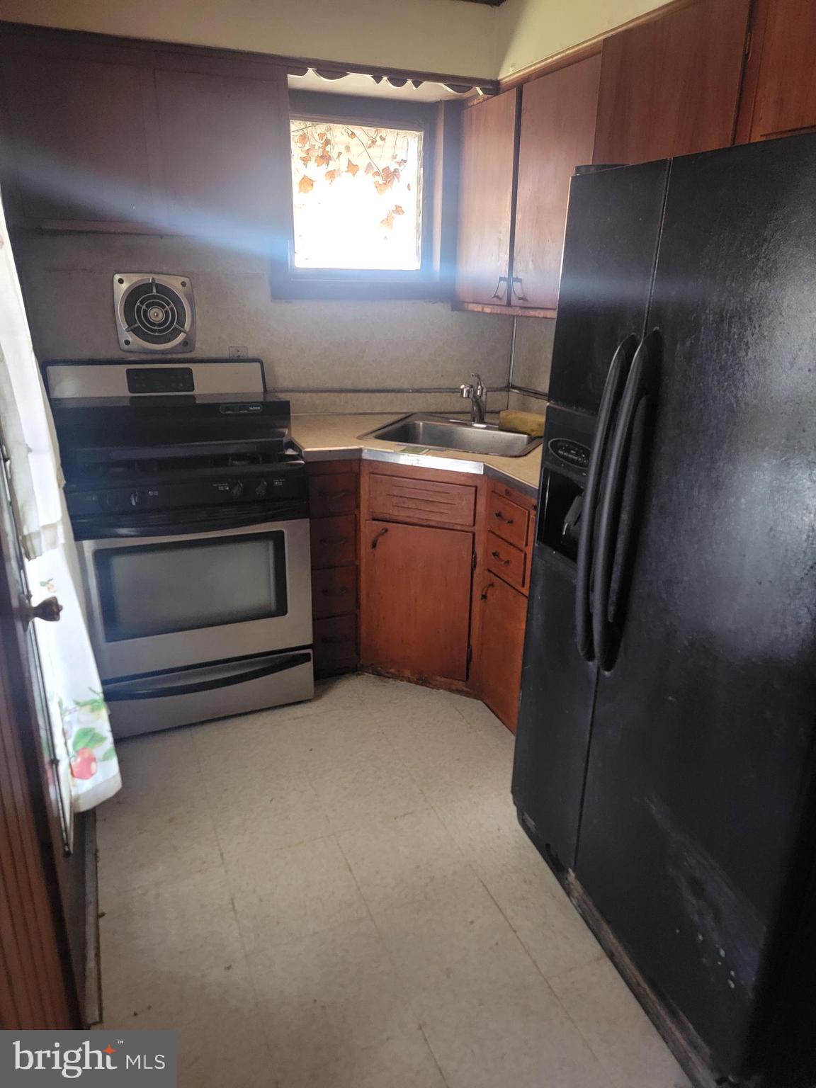 6 Rhodes Avenue Collingdale, PA 19023 - Photo 3 of 5 Gallery Image 3