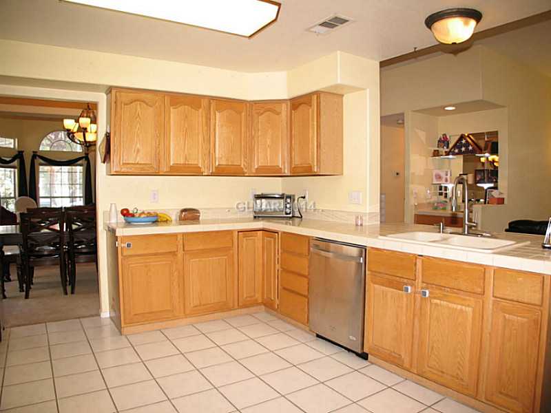 193 Raton Drive Henderson, NV 89074 - Photo 11 of 26 Kitchen.