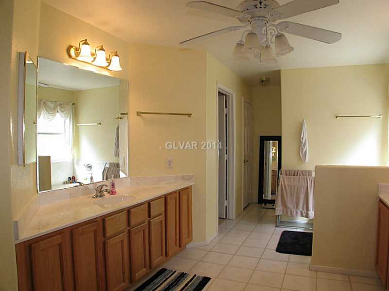 193 Raton Drive Henderson, NV 89074 - Photo 23 of 26 Master Bath/Spa.