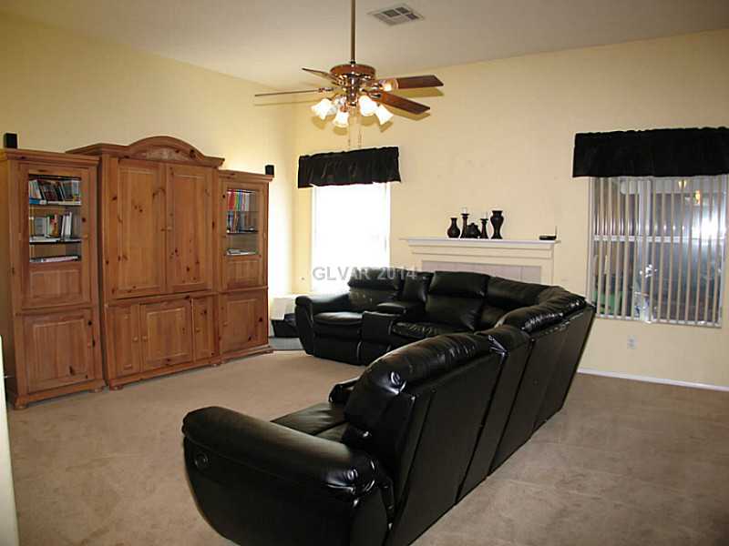 193 Raton Drive Henderson, NV 89074 - Photo 8 of 26 Family Room.