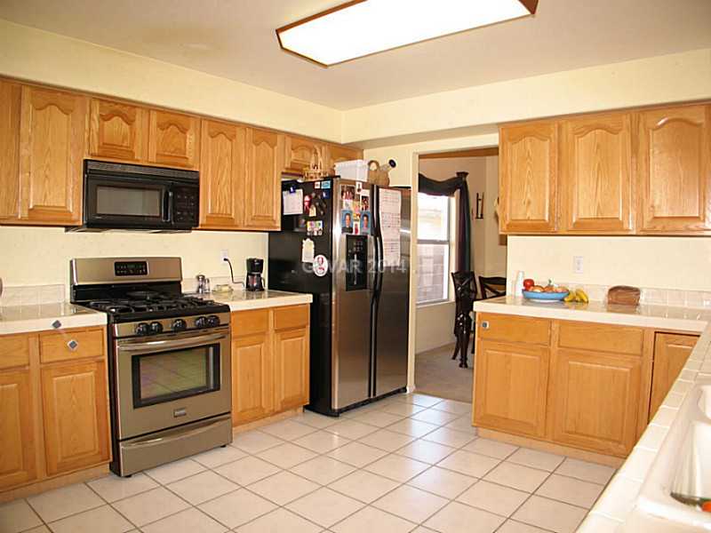 193 Raton Drive Henderson, NV 89074 - Photo 10 of 26 Kitchen.