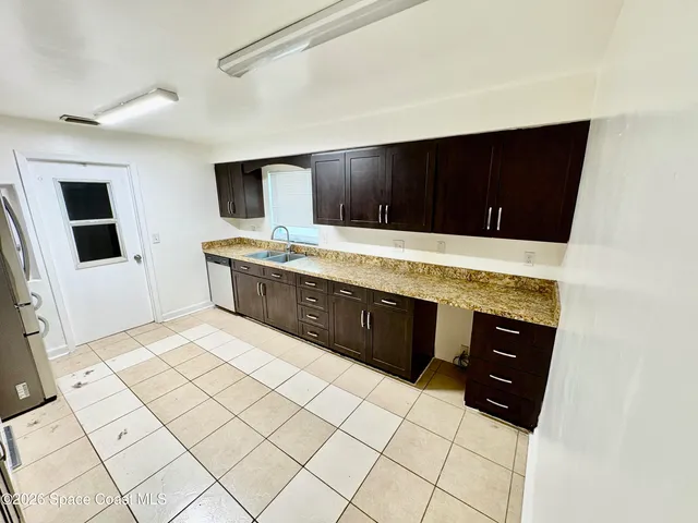 $2,400 | 810 1st Street, Merritt Island, FL 32953