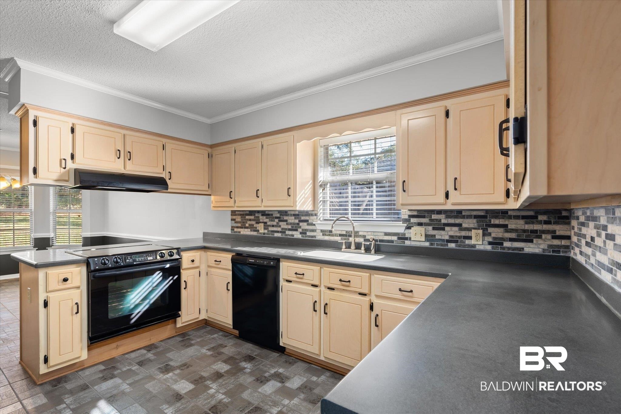 7410 East Lakeview Drive Mobile, AL 36695 - Photo 5 of 20 Kitchen with sink, a wealth of natural light, crown molding, and black appliances