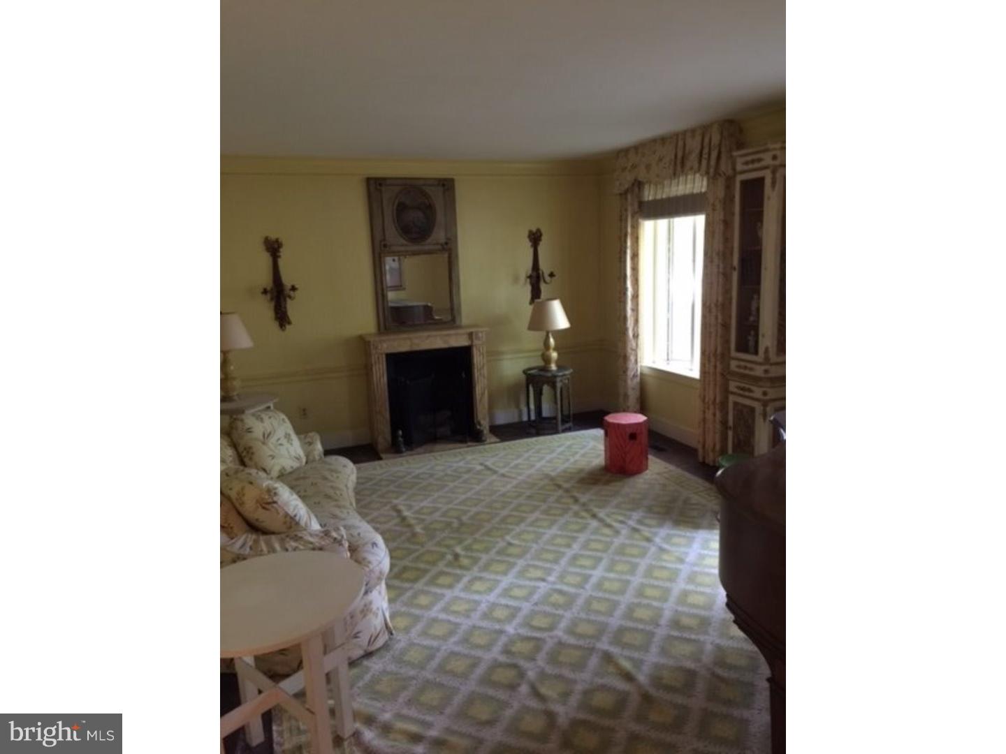 1027 Pheasant Road Jenkintown, PA 19046 - Photo 8 of 22 Living Room