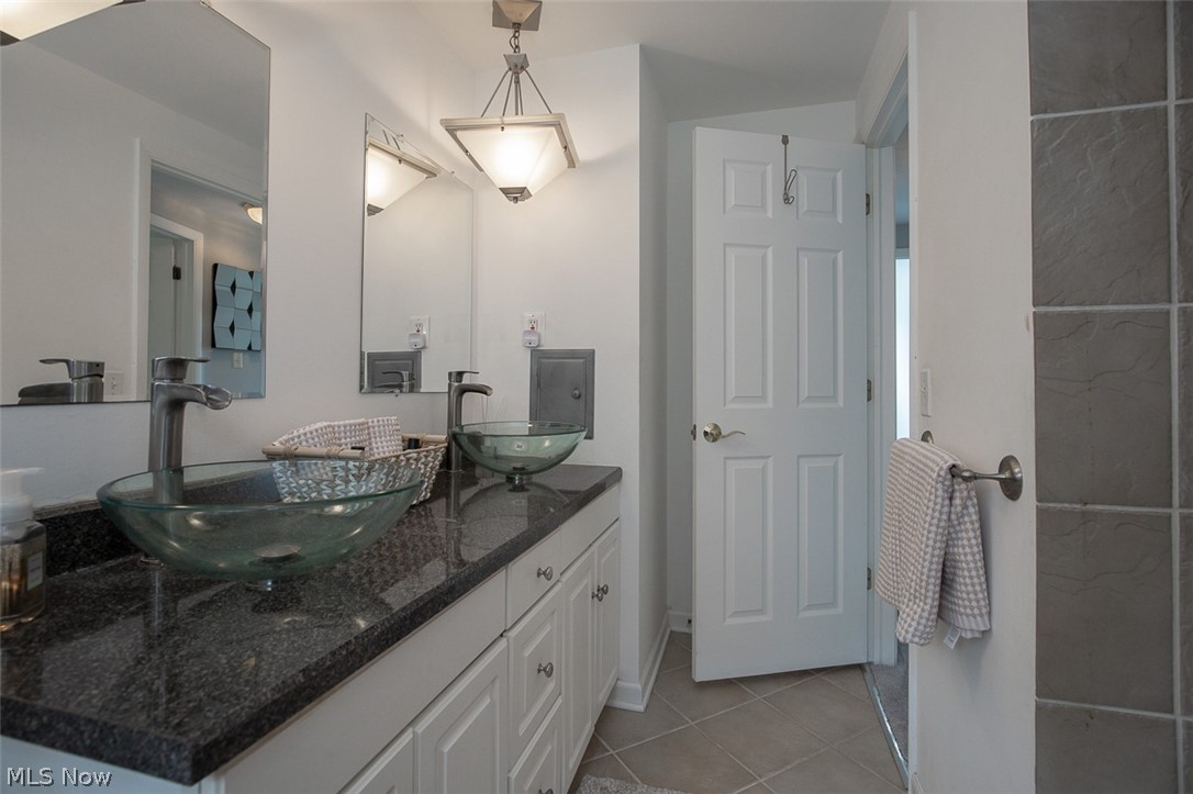361 Skyview Road Cleveland, OH 44109 - Photo 16 of 38