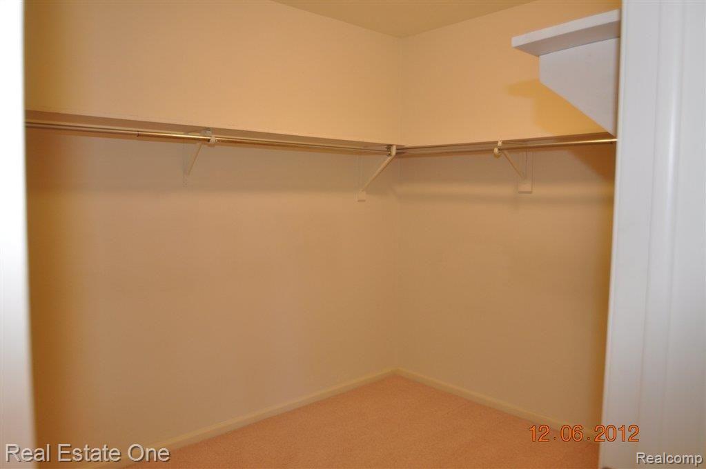 864 GreenView Court Rochester, MI 48307 - Photo 16 of 25 Master with walk-in closet