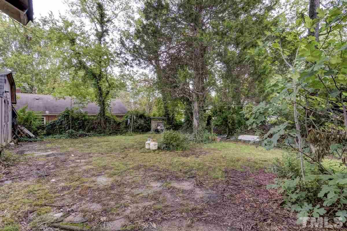 405 East Franklin Street Raleigh, NC 27604 - Photo 16 of 17 a view of a yard with a tree