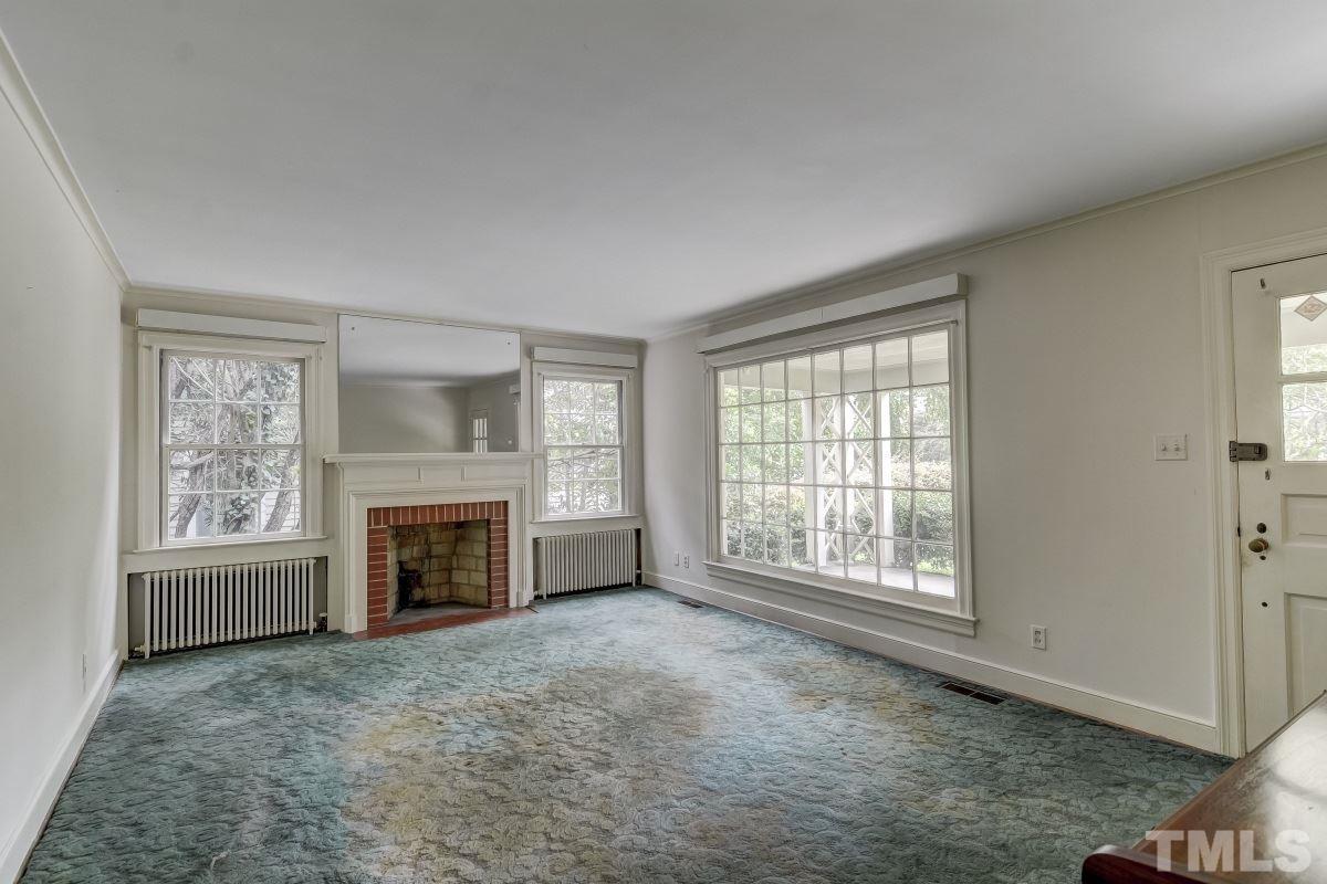 405 East Franklin Street Raleigh, NC 27604 - Photo 6 of 17 an empty room with furniture and a fireplace