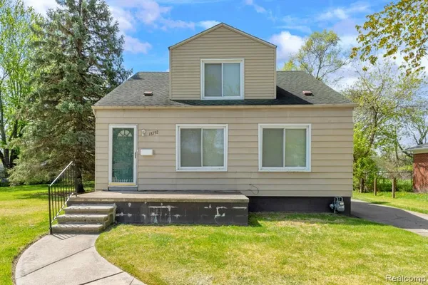 $1,600 | 18792 Old Homestead Drive, Harper Woods, MI 48225
