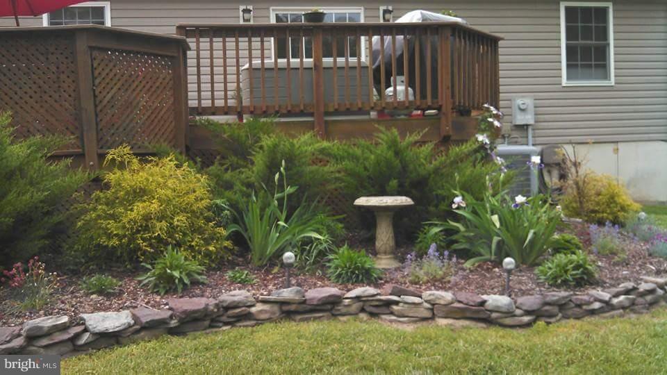 9101 Brock Road Spotsylvania, VA 22553 - Photo 11 of 18 back of deck
