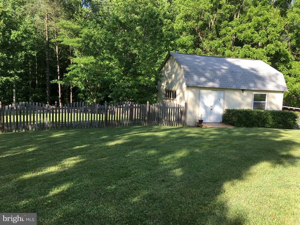 9101 Brock Road Spotsylvania, VA 22553 - Photo 6 of 18 Exterior (Rear)
