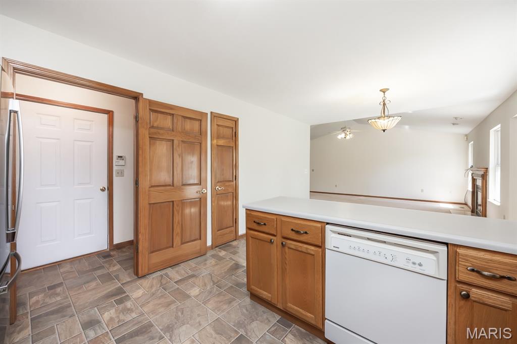 916 Crosswinds Drive Belleville, IL 62221 - Photo 10 of 31