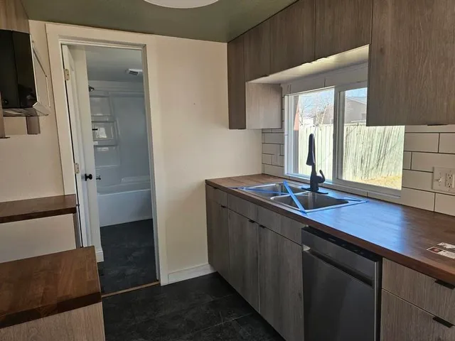 $99,900 | 2006 Prospect Street, La Crosse, WI 54603