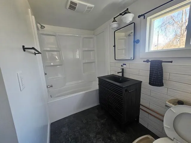 $99,900 | 2006 Prospect Street, La Crosse, WI 54603