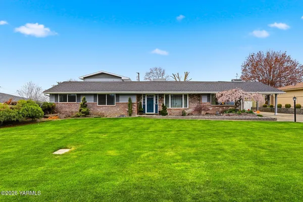 $615,000 | 212 South 46th Avenue, Yakima, WA 98908