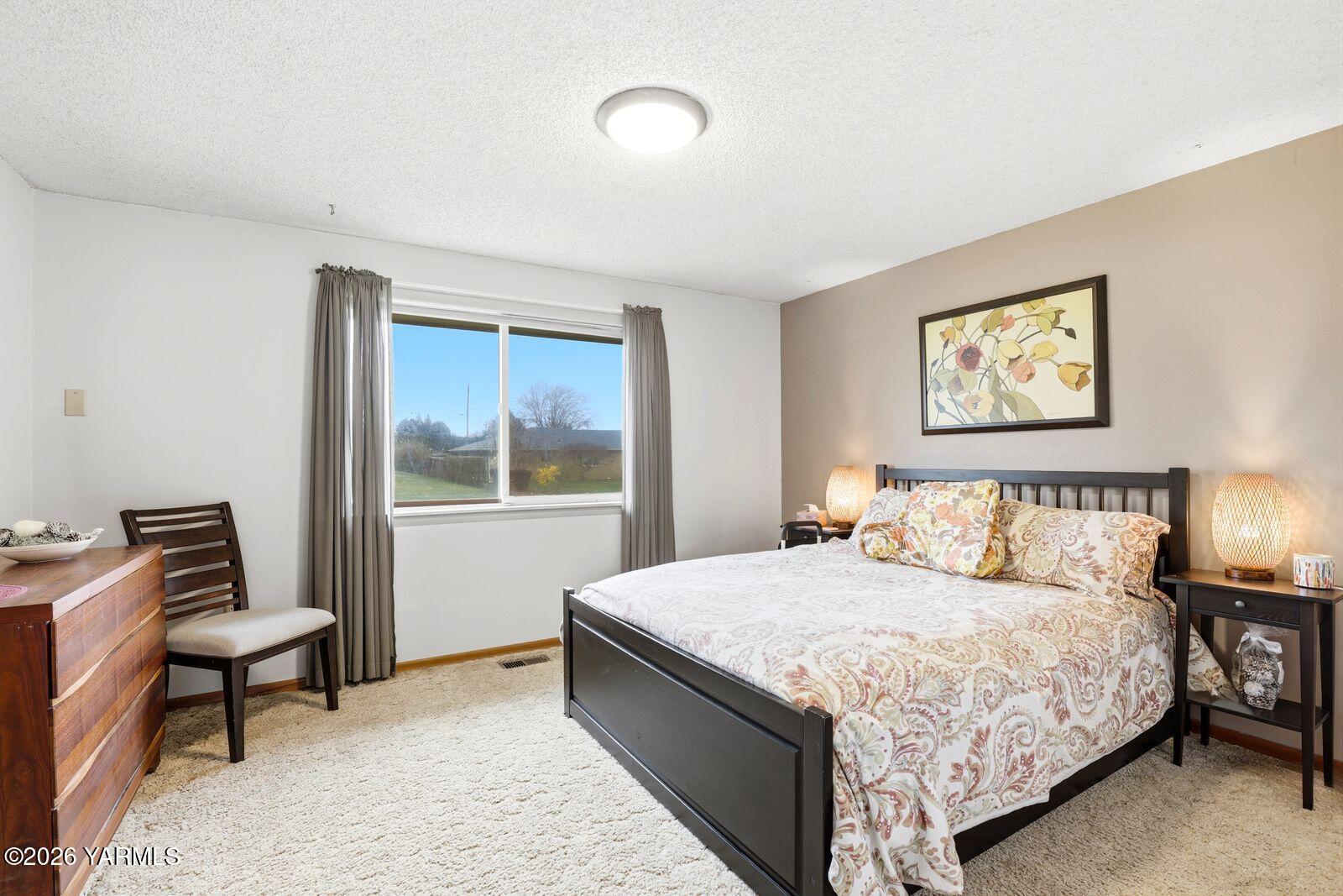 212 South 46th Avenue Yakima, WA 98908 - Photo 14 of 31 a bedroom with a bed and a window