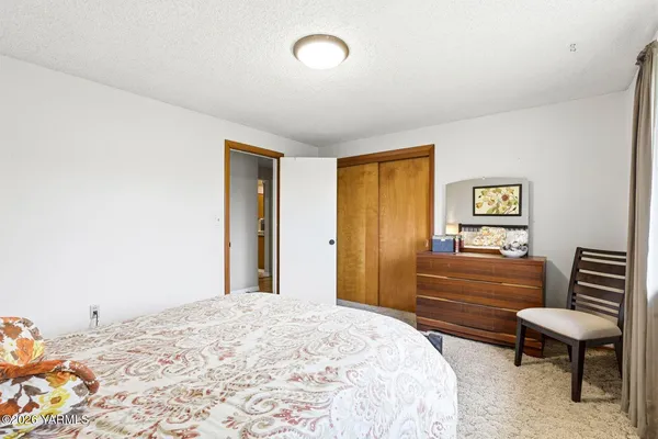 $615,000 | 212 South 46th Avenue, Yakima, WA 98908