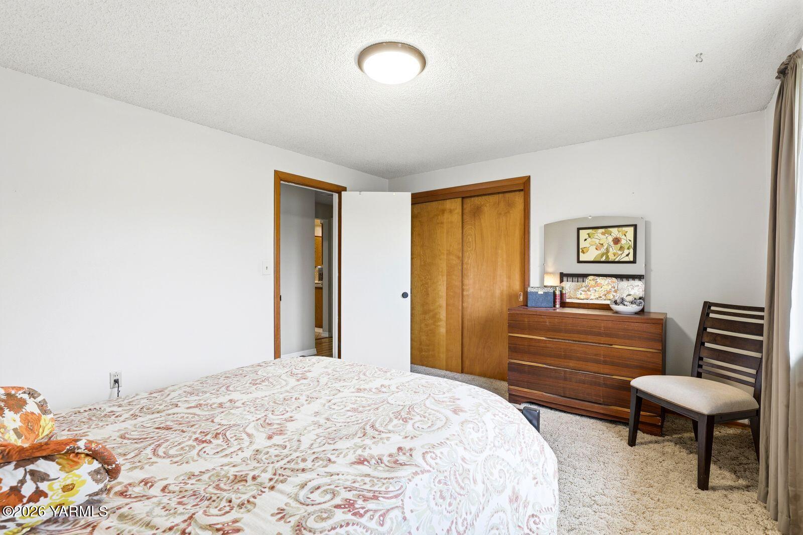 212 South 46th Avenue Yakima, WA 98908 - Photo 15 of 31 a bedroom with a bed and furniture