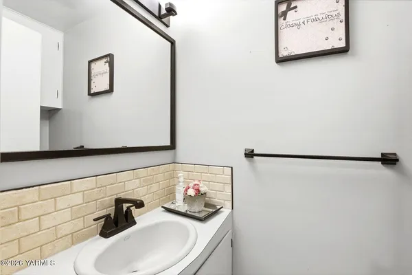 $615,000 | 212 South 46th Avenue, Yakima, WA 98908