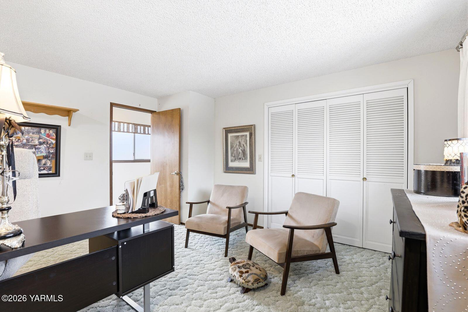 212 South 46th Avenue Yakima, WA 98908 - Photo 21 of 31 a living room with furniture a rug and a large window