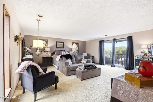 $615,000 | 212 South 46th Avenue, Yakima, WA 98908