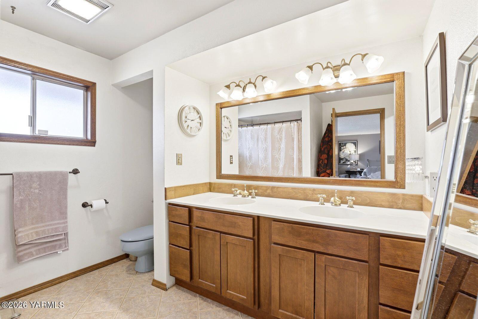 212 South 46th Avenue Yakima, WA 98908 - Photo 25 of 31 a bathroom with a sink and a mirror