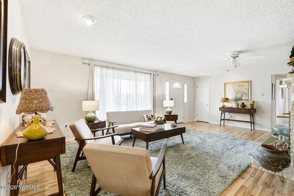 $615,000 | 212 South 46th Avenue, Yakima, WA 98908