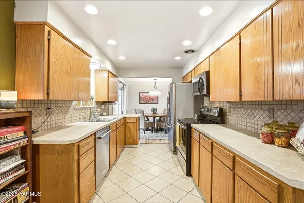 $615,000 | 212 South 46th Avenue, Yakima, WA 98908