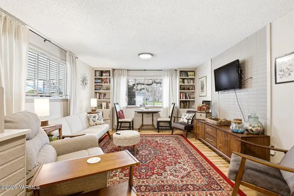 $615,000 | 212 South 46th Avenue, Yakima, WA 98908