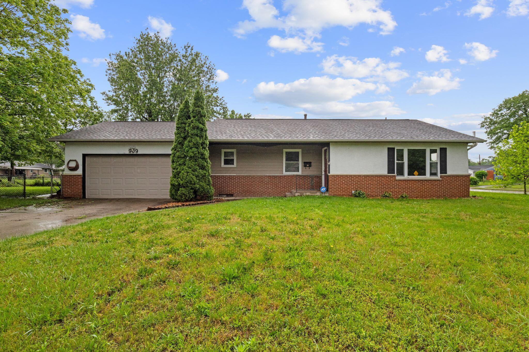 909 Hillery Road Columbus, OH 43229 - Photo 2 of 40 909 Hillery Rd