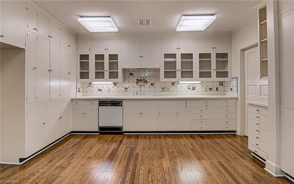 355 Stratford Road Northwest Winston-Salem, NC 27104 - Photo 11 of 43