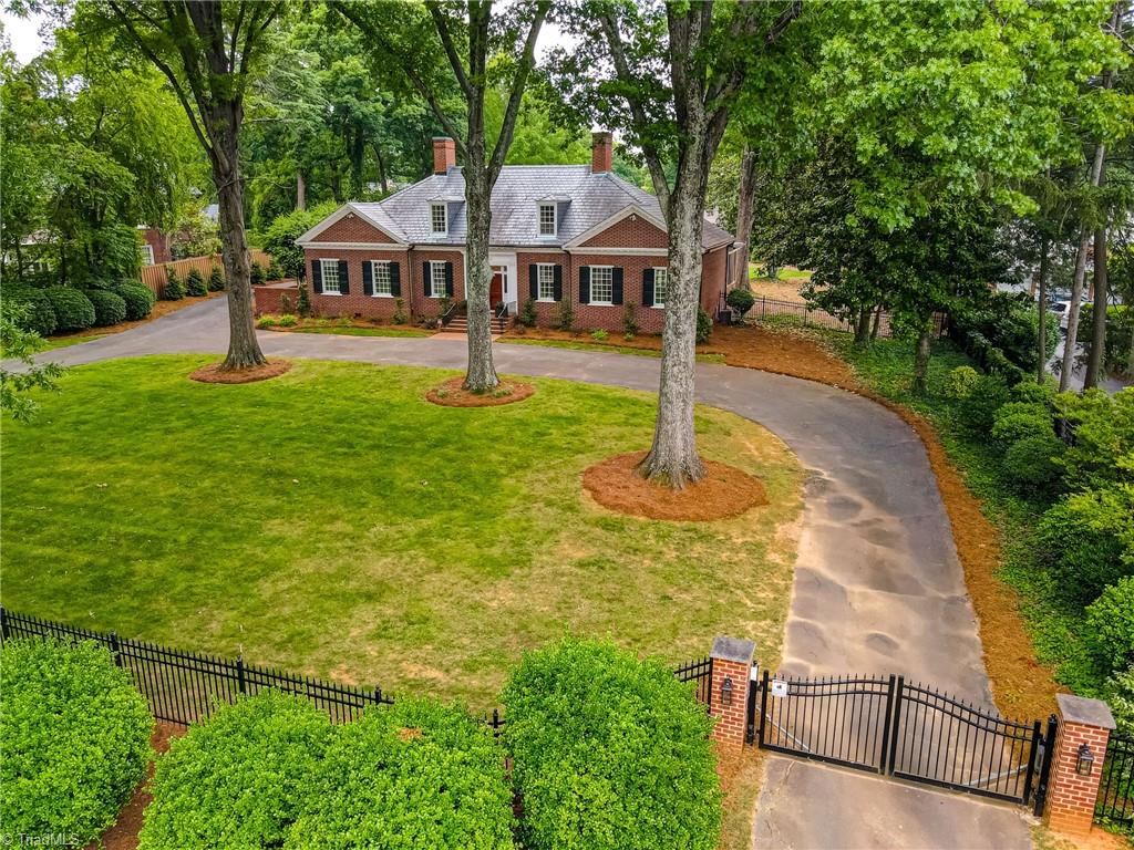 355 Stratford Road Northwest Winston-Salem, NC 27104 - Photo 2 of 43