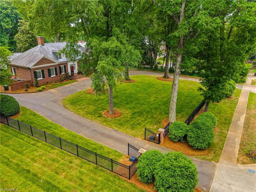 355 Stratford Road Northwest Winston-Salem, NC 27104 - Photo 4 of 43
