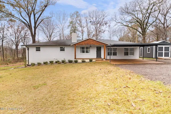 $385,000 | 25 Robertson Road South, Hernando, MS 38632