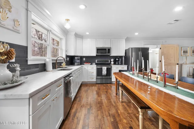 $385,000 | 25 Robertson Road South, Hernando, MS 38632