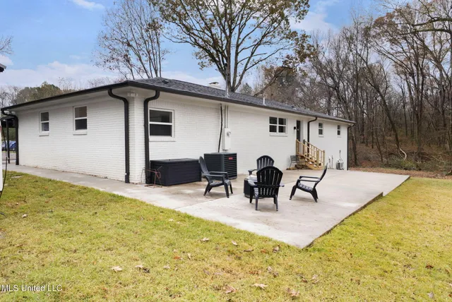 $385,000 | 25 Robertson Road South, Hernando, MS 38632